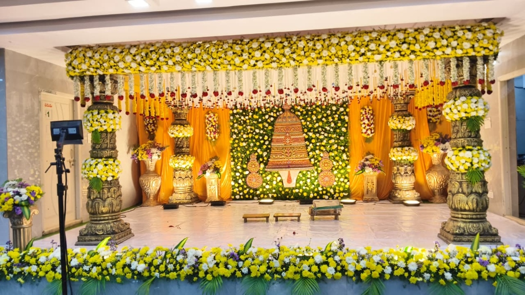 Lord Ganesha Banana Leaf Backdrop with 5 Flower-Bordered Brass Urlis